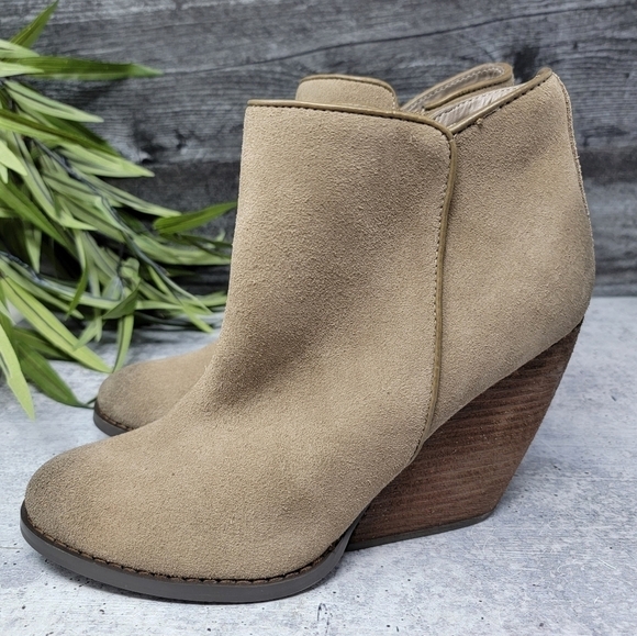 Very Volatile | Tan Suede 4" Heeled Booties Size 7.5 - Picture 2 of 11